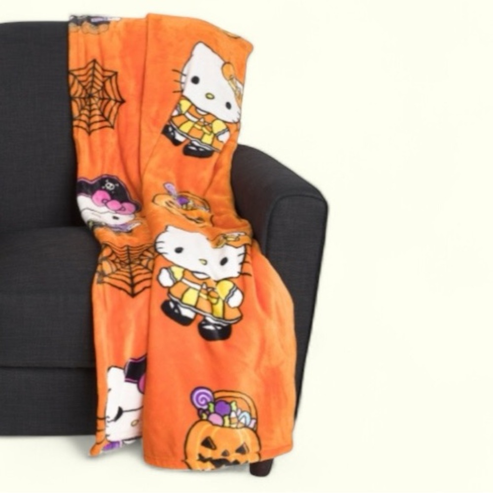 Hello Kitty 2 pack Halloween Pumpkin Orange Candy Corn Plush Throw Blanket Set